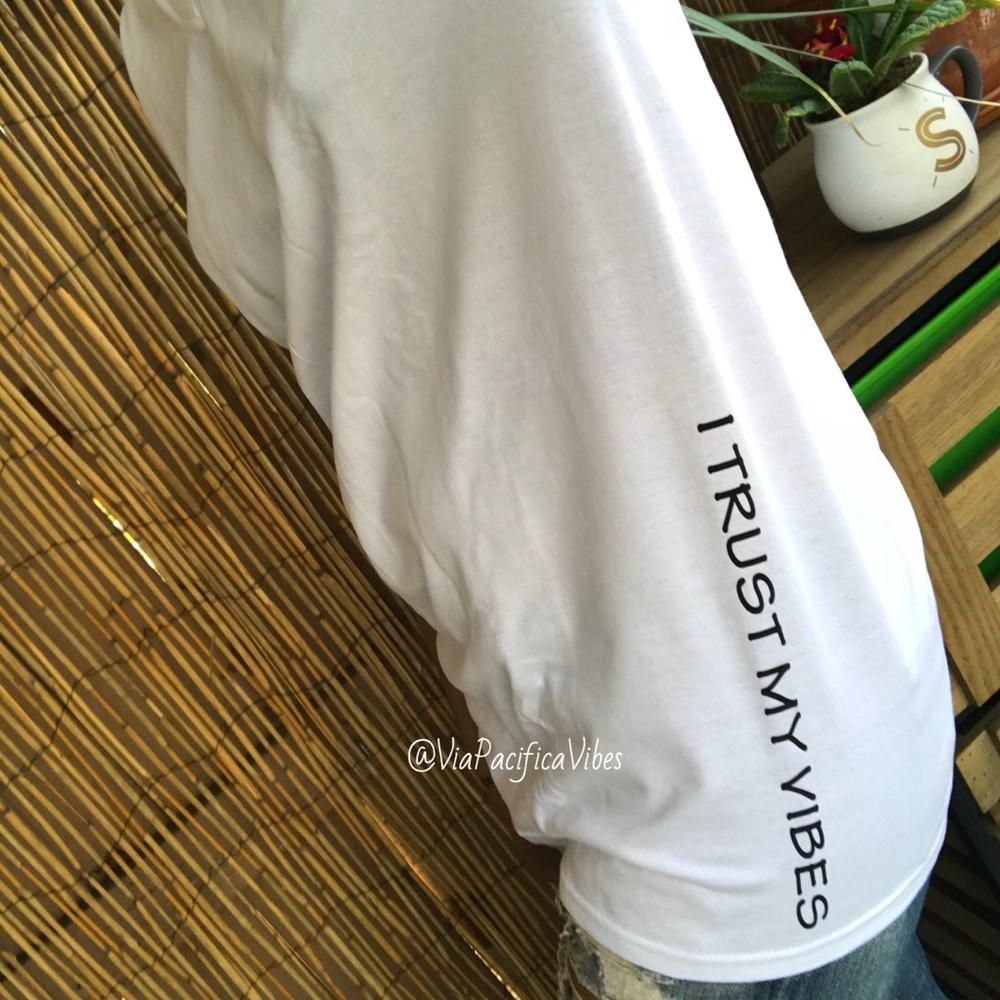 I TRUST MY VIBES - UNDERSTATEMENT STATEMENT TEE